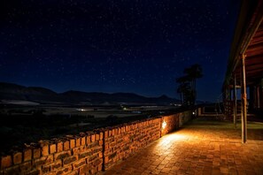 Front of property – evening/night - The Wolfkop Nature Reserve Cottages (Cederberg)