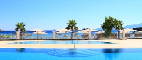 Outdoor pool, pool umbrellas, sun loungers