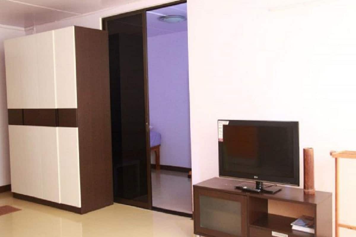 Kamar Keluarga | Meja kerja, setrika/meja setrika, dan tempat tidur lipat/tambahan