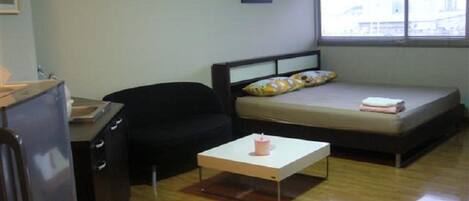 Kamer, en-suite badkamer | Een bureau, een strijkplank/strijkijzer, extra bedden (toeslag)