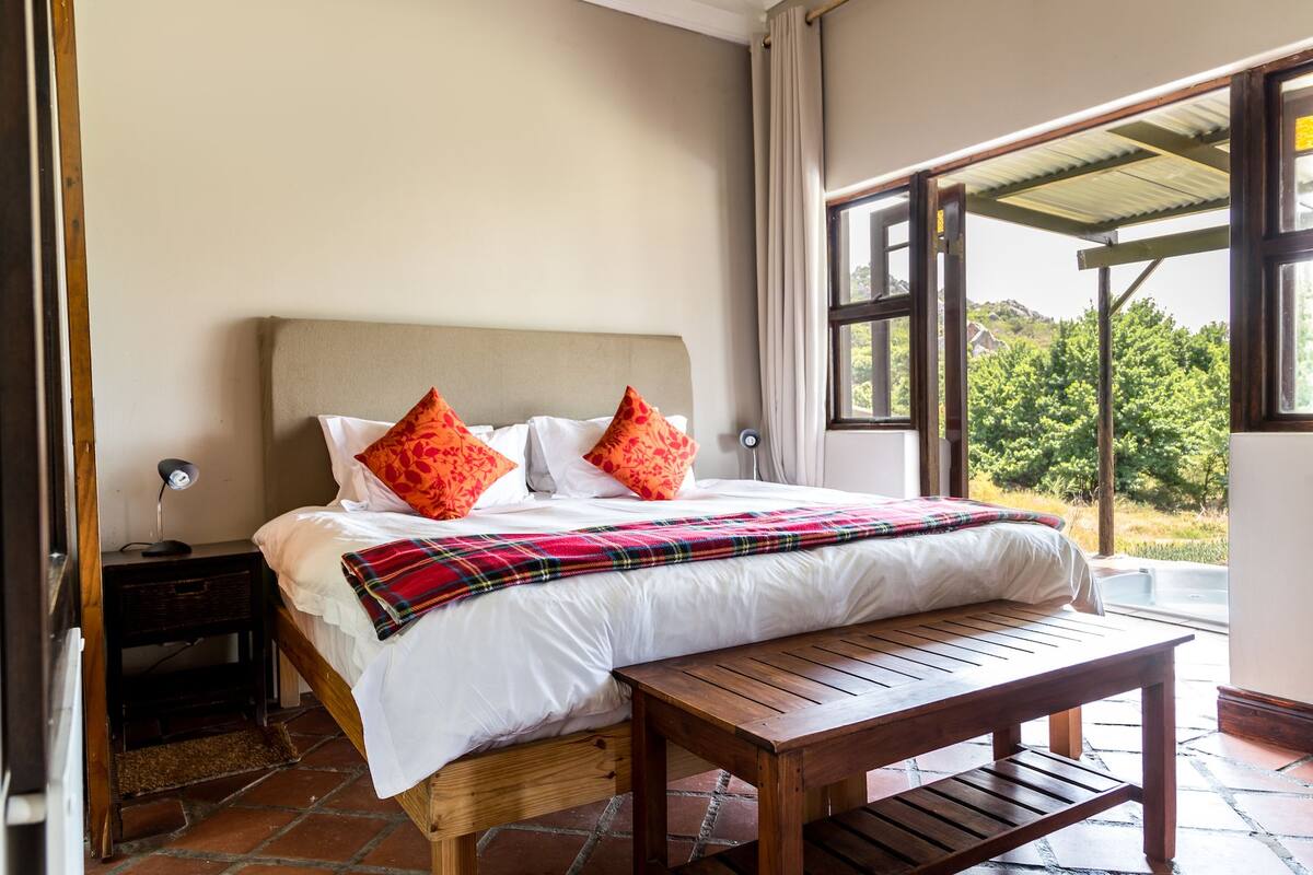 Premium bedding, rollaway beds