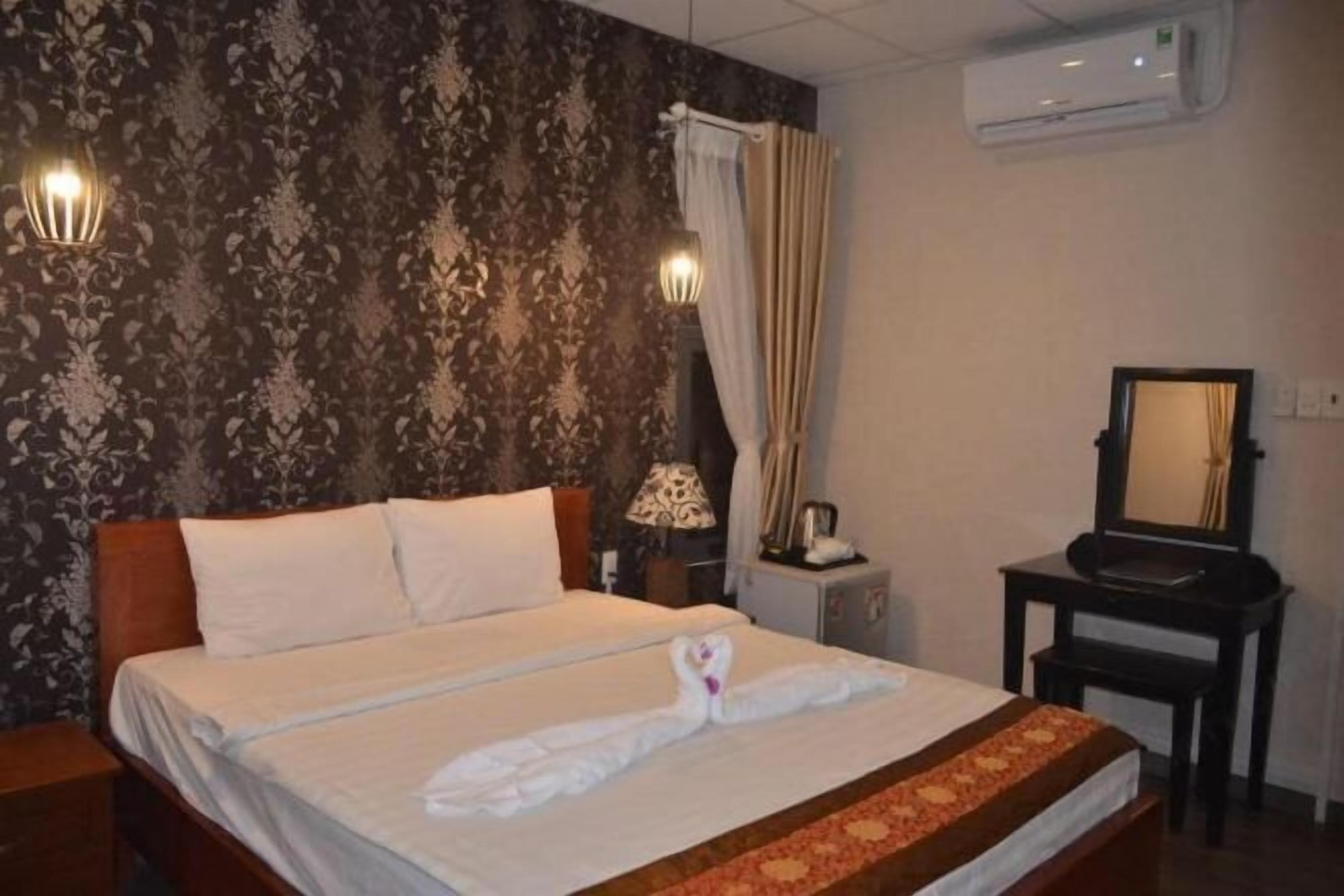 Minibar, in-room safe, soundproofing, free WiFi