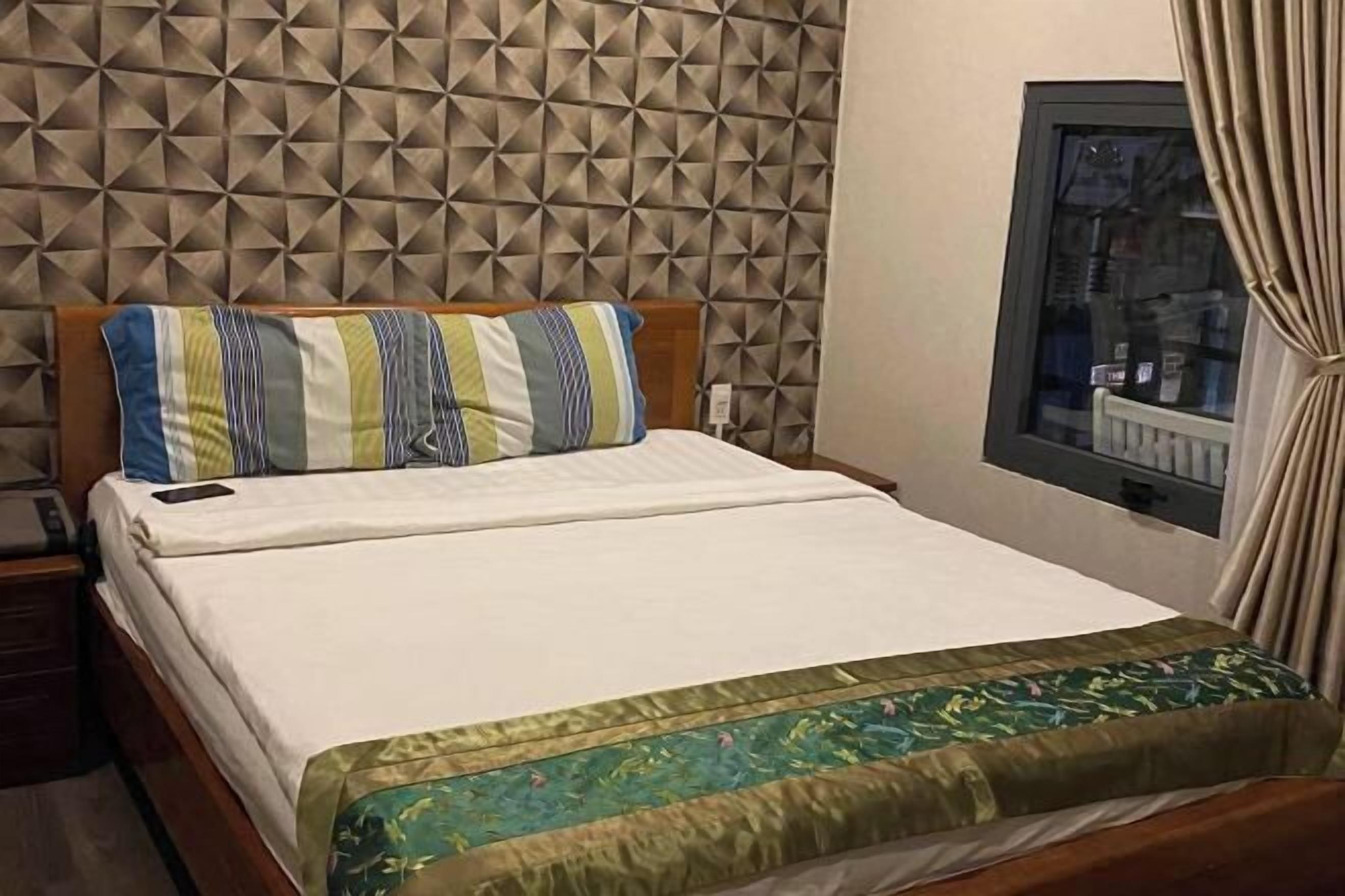 Minibar, in-room safe, soundproofing, free WiFi