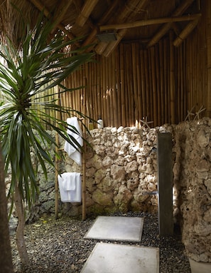 Sun Villa | Bathroom shower