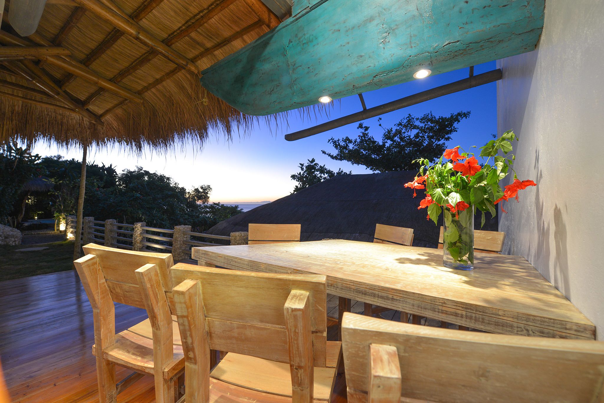 Boat Villa | Outdoor dining