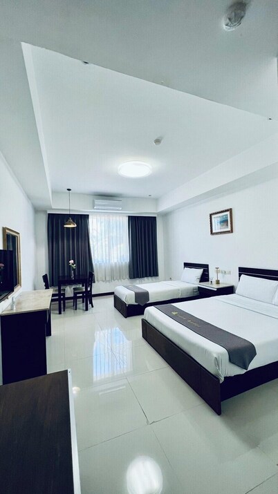 Townhouse Oak Vera Hotel Near Clark International Airport