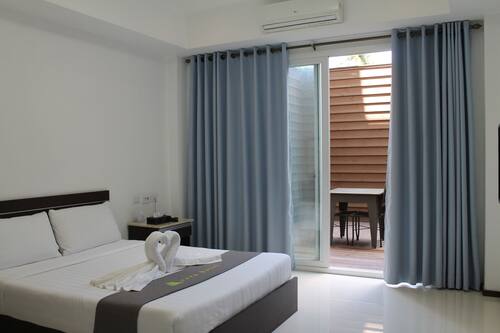 Executive Deluxe A | In-room safe, desk, blackout drapes, free WiFi