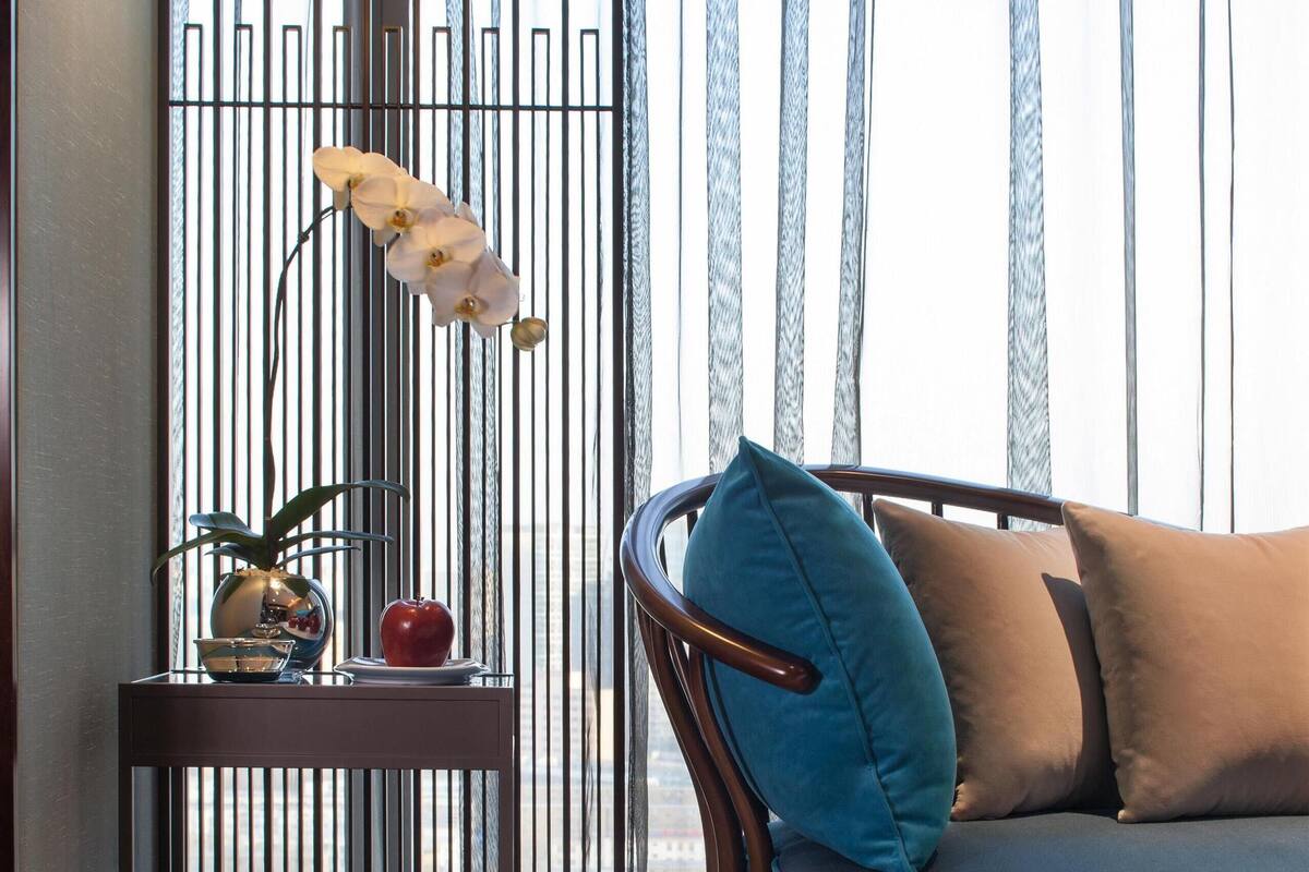 Studio (NUO) | Minibar, in-room safe, desk, blackout drapes