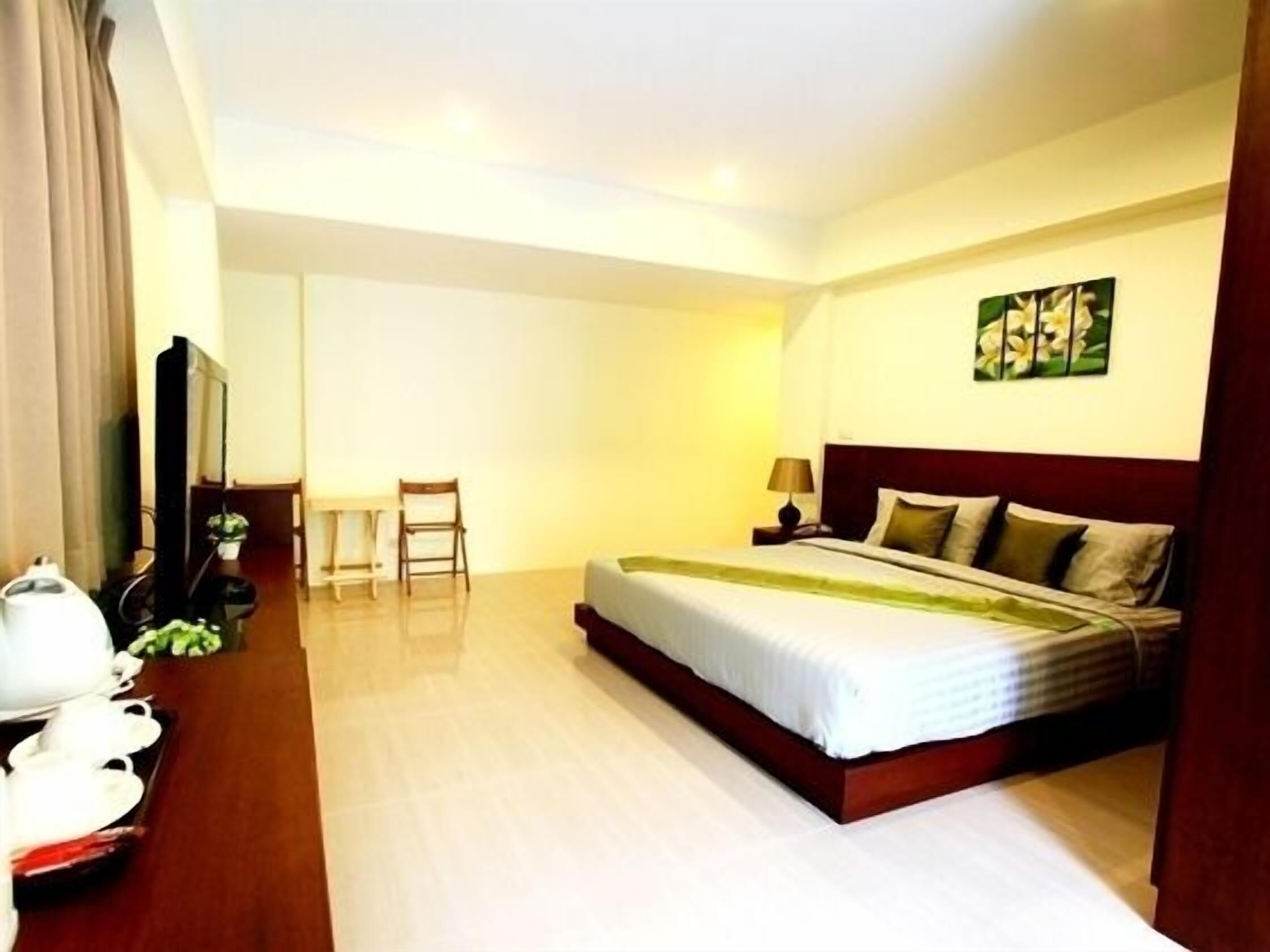 Desk, free WiFi, bed sheets