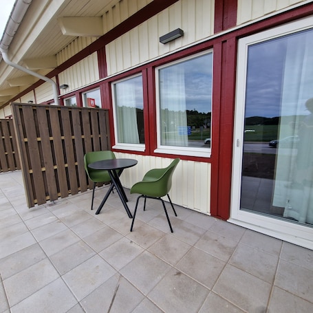 Comfort Triple Room | Desk, laptop workspace, iron/ironing board, free WiFi. Nordby Hotell