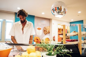 Desayuno buffet todos los días (con cargo) 