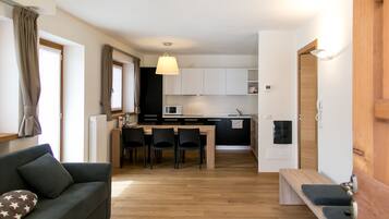 Familieleilighet, 2 soverom, kjøkken, fjellutsikt | Lydisolert, wi-fi (inkludert) og rullestolvennlig