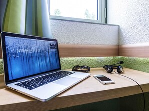 Desk, iron/ironing board, free WiFi, bed sheets - Ibis Budget Chatellerault (Chatellerault)