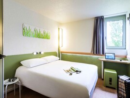 Double Room | Desk, iron/ironing board (on request), WiFi (free), bed sheets