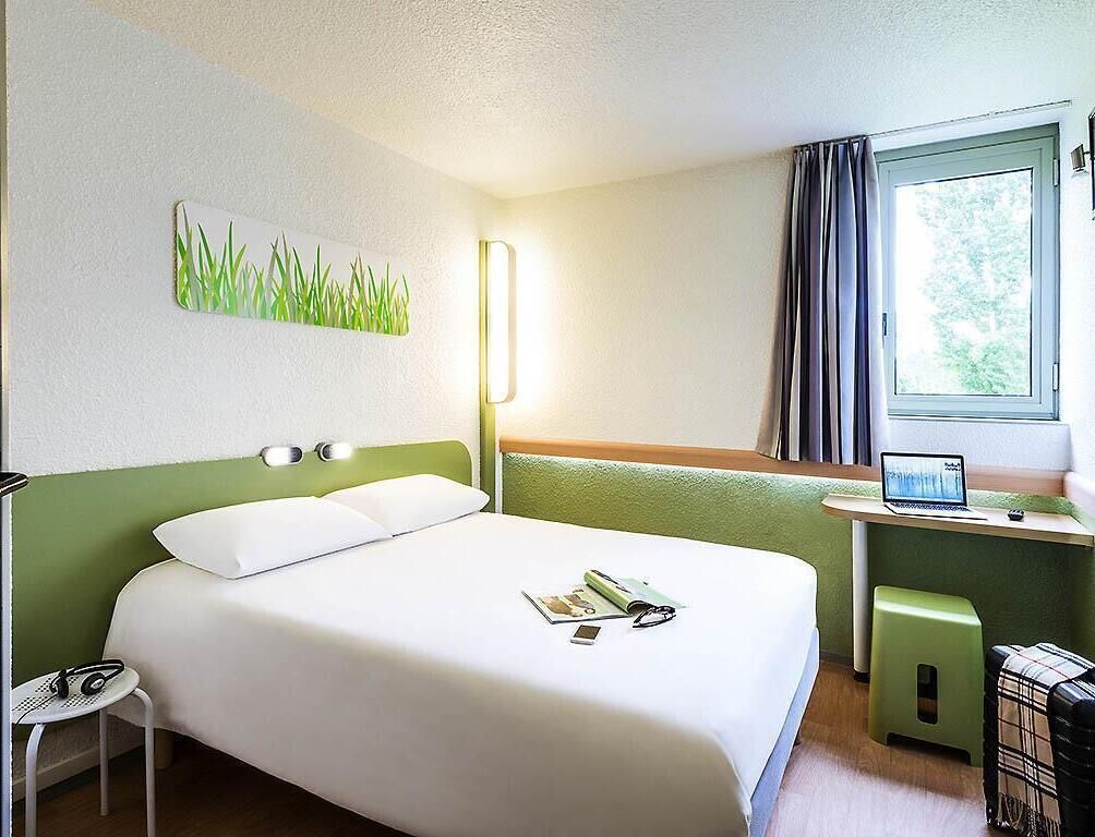 Chambre Double | Bureau, fer et planche à repasser, Wi-Fi gratuit, draps fournis