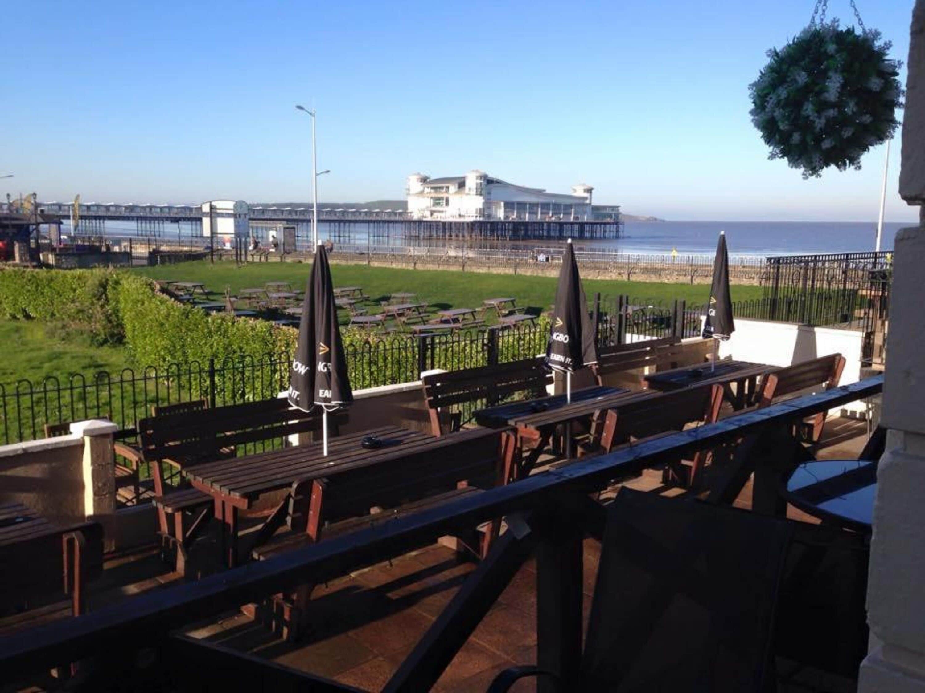 屋外ダイニングエリア