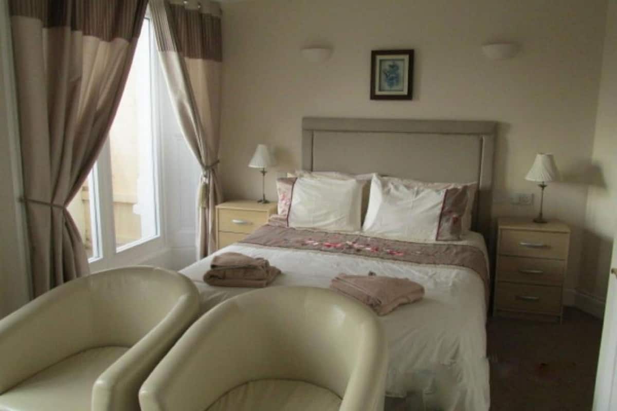 standard double room | blackout curtains, iron/ironing board, free wifi, bed sheets