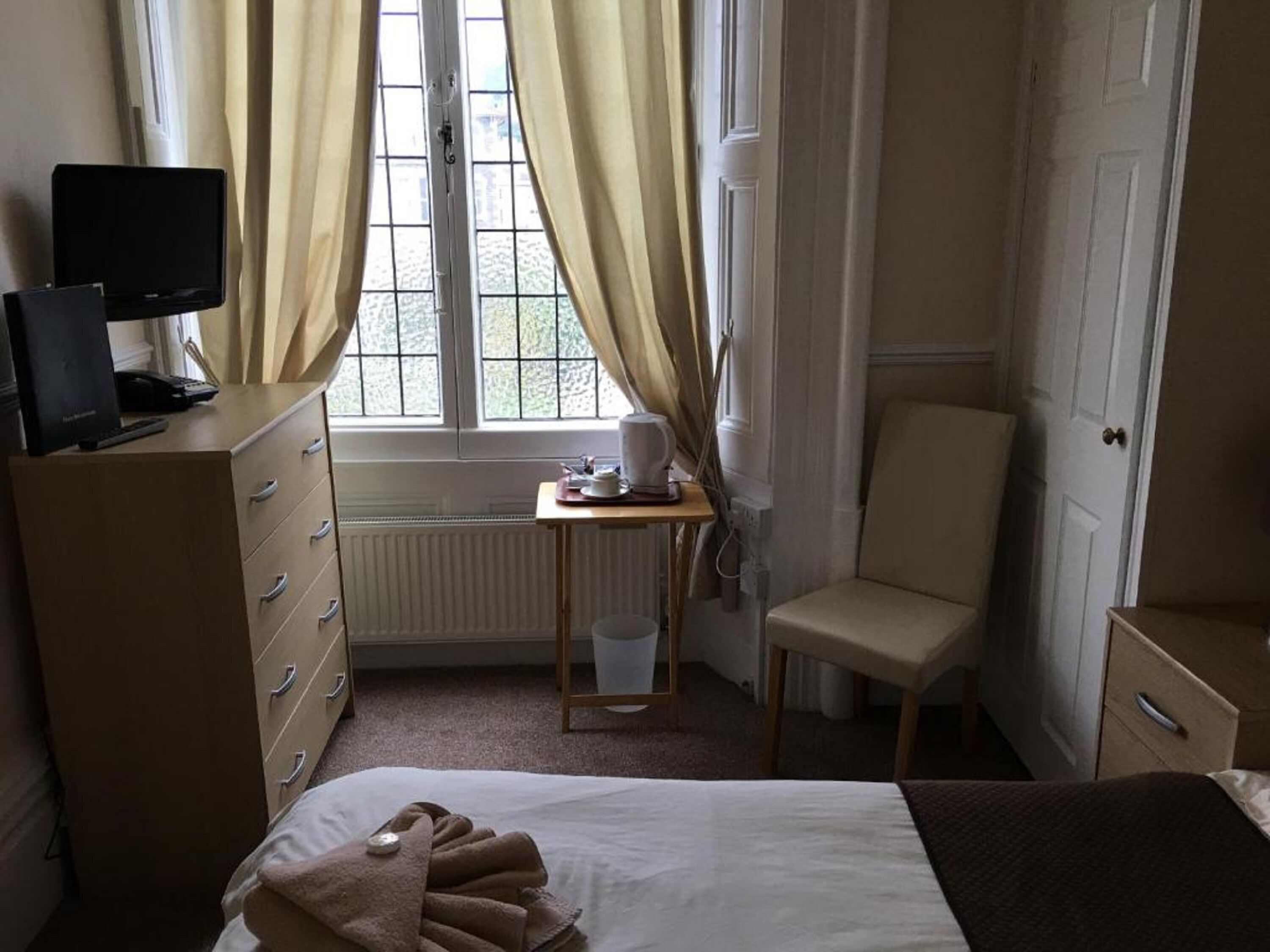 single room | blackout curtains, iron/ironing board, free wifi, bed sheets