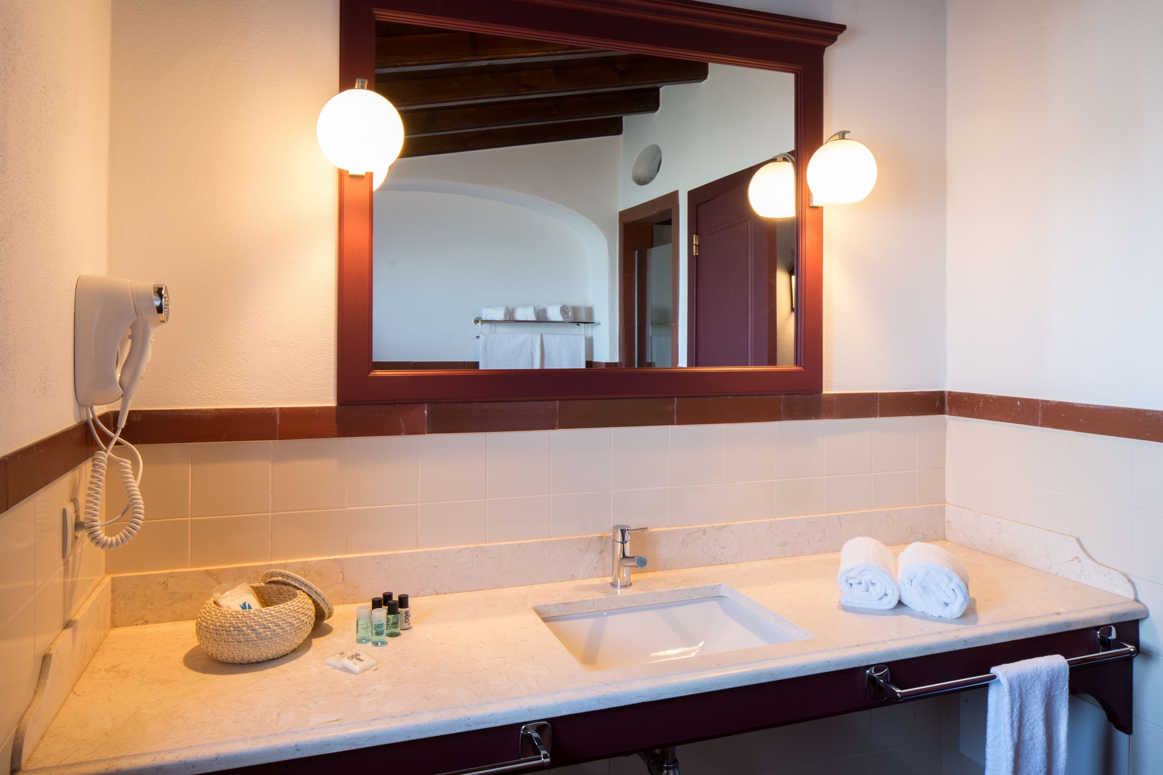 classic double room | bathroom sink