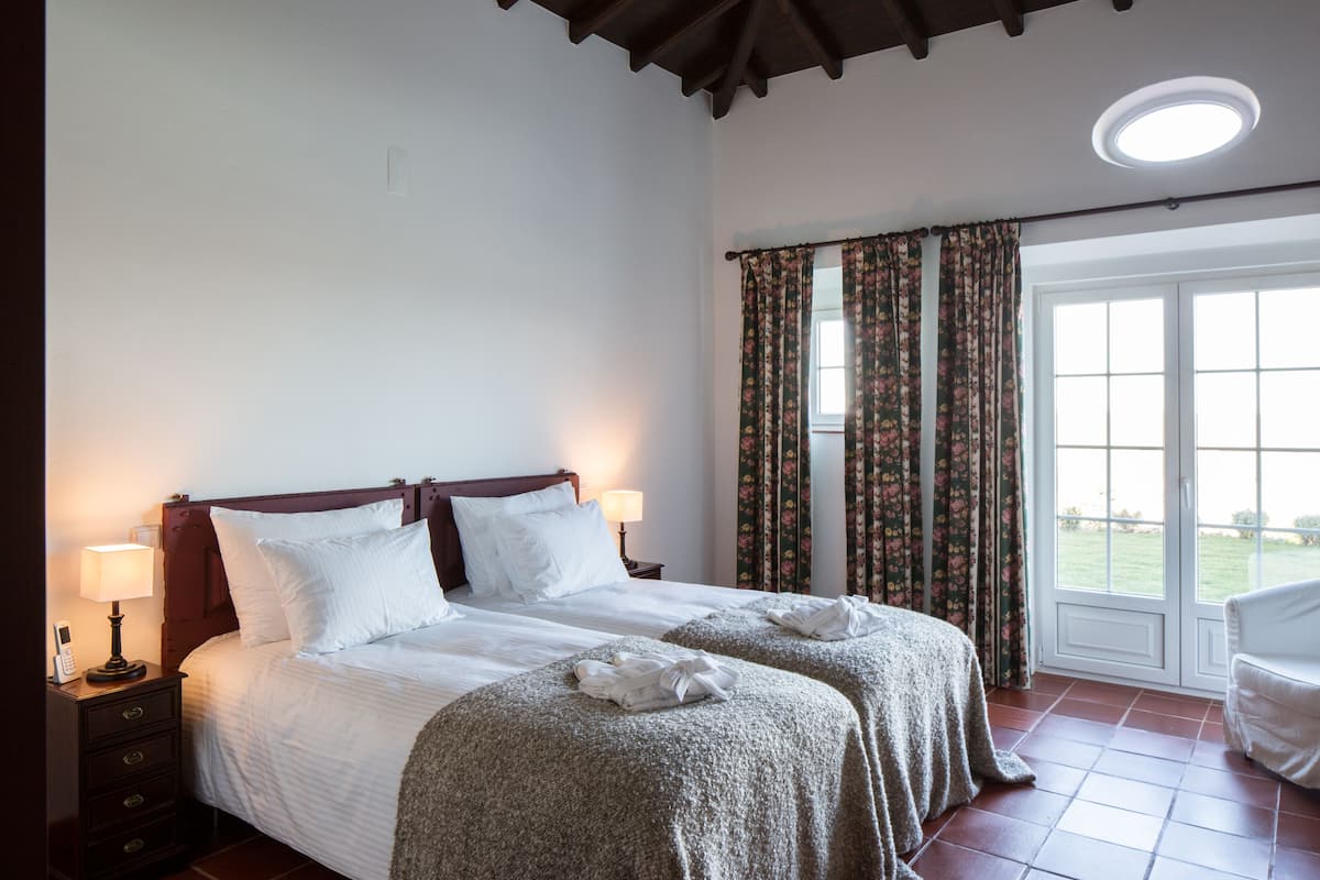 1 bedroom, premium bedding, down comforters, minibar