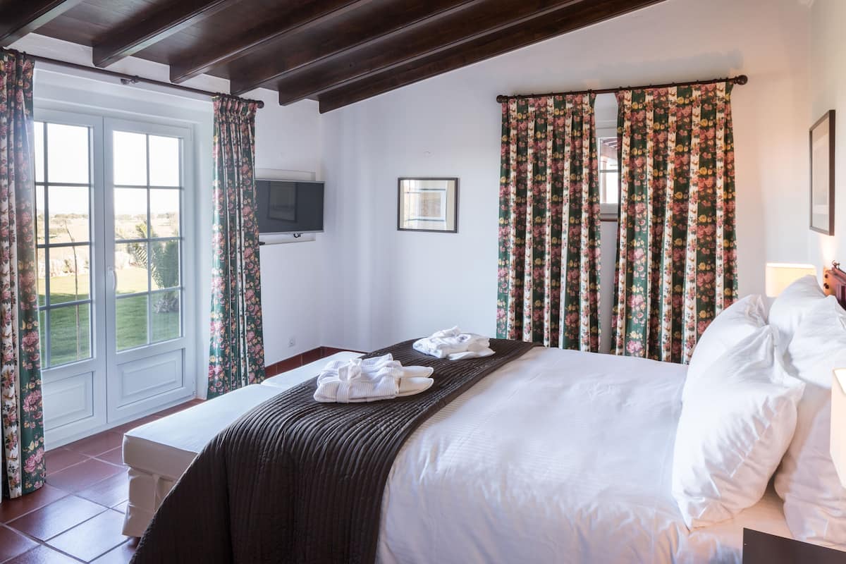 superior suite | 1 bedroom, premium bedding, down duvets, minibar