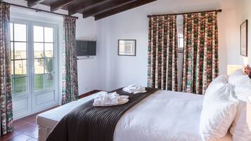 Superior Suite | Premium bedding, down duvets, minibar, in-room safe