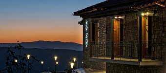 Ef Zin Studios & Suites