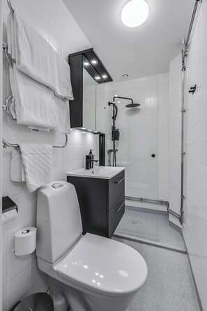 Desk, blackout drapes, free WiFi, bed sheets - Hotel Bema (Stockholm)