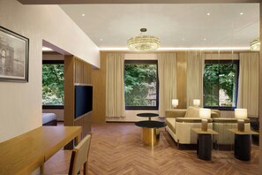 Suite, 1 King Bed | Living room