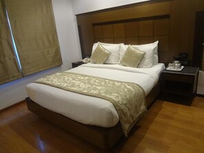 Superior Double or Twin Room, 1 Double Bed | Minibar, in-room safe, desk, blackout drapes