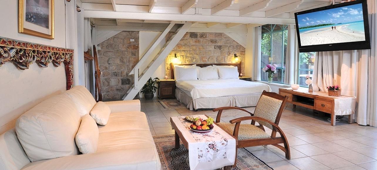 Royal Suite | Premium bedding, desk, blackout drapes, iron/ironing board