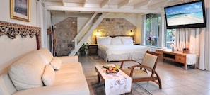 Royal-Suite | Hochwertige Bettwaren, Schreibtisch, Verdunkelungsvorhänge