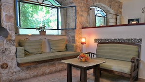 Canaan Mountain Suite | Living area | Flat-screen TV