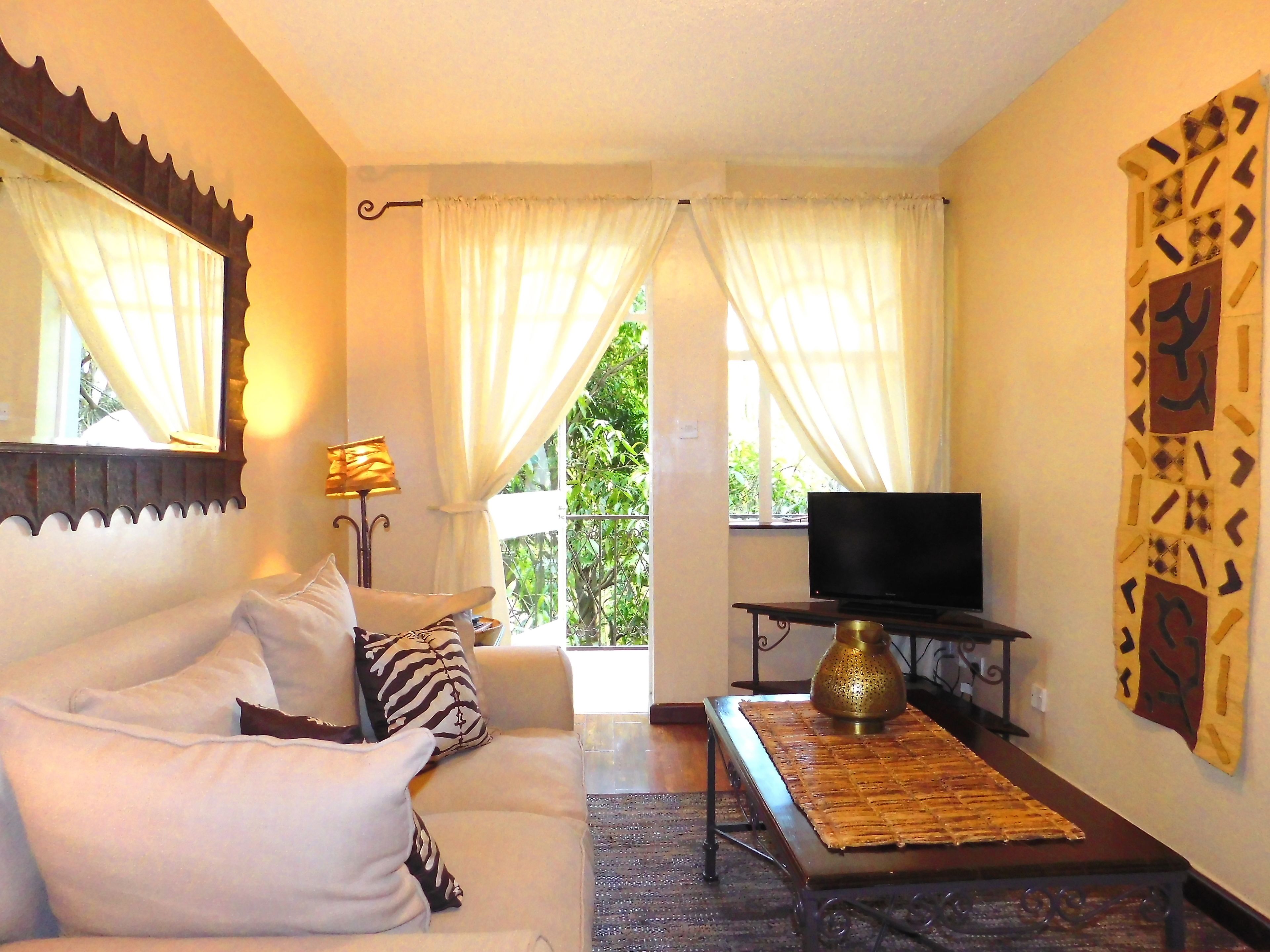 business studio, 1 bedroom, non smoking | living room | 43-inch flat-screen tv with satellite channels, fireplace