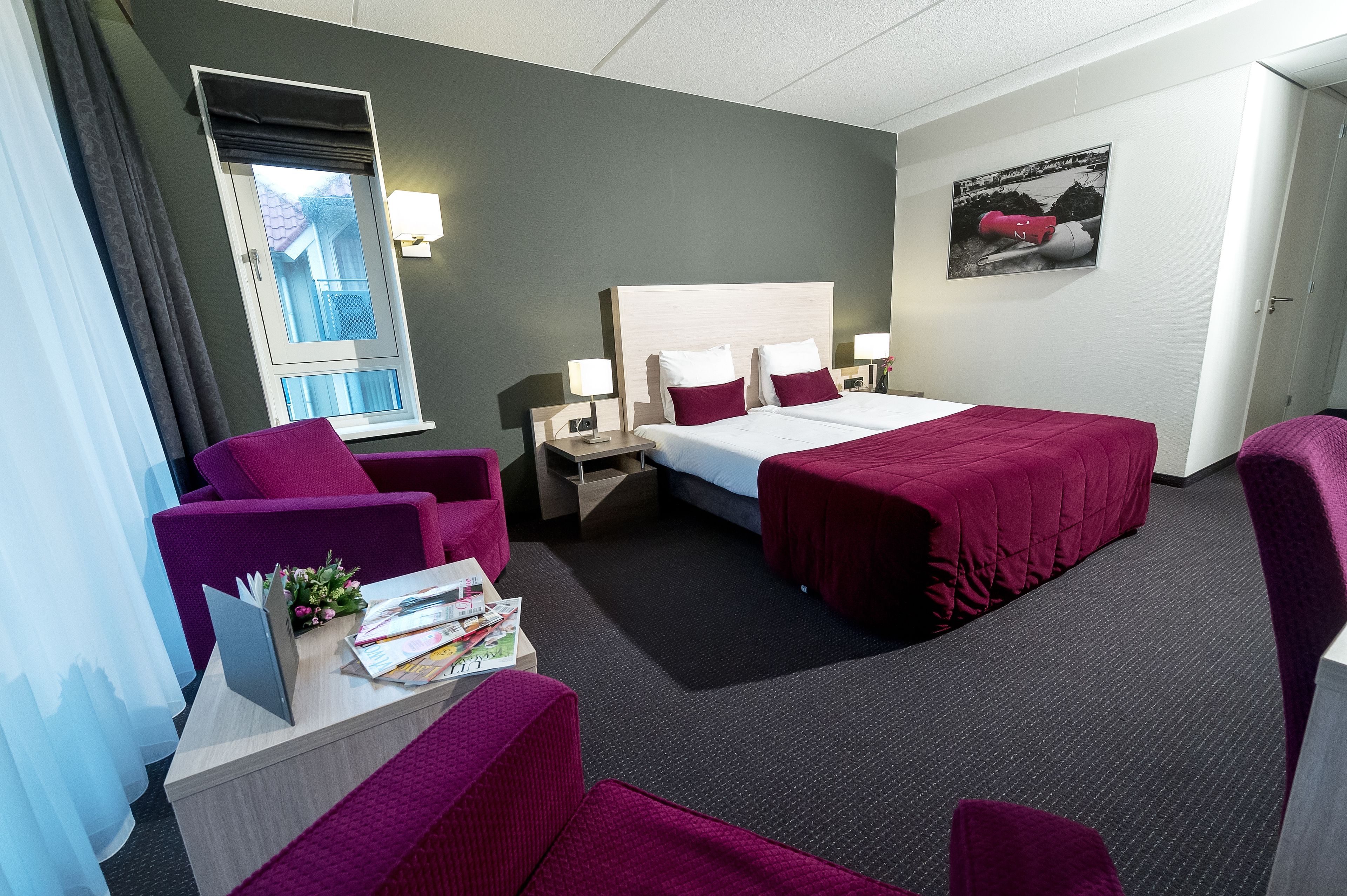 Comfort-rum - 2 enkelsängar | Sängtillbehör av högsta kvalitet och värdeförvaringsskåp på rummet