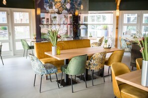 Breakfast, lunch and dinner served