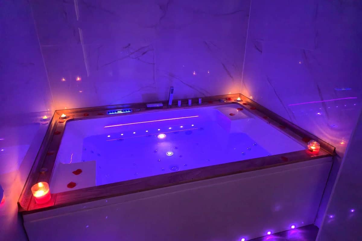 Superior Room, 1 Bedroom | Bathroom