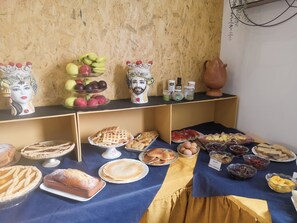 Petit déjeuner buffet servi tous les jours en supplément