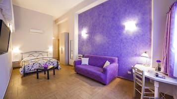 2 bedrooms, laptop workspace, iron/ironing board, free WiFi