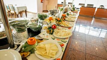 Buffet déjeuner gratuit tous les jours