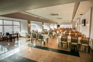 Breakfast, lunch and dinner served - Grand Denizli Hotel (Denizli)
