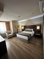 Ropa de cama de alta calidad y minibar 