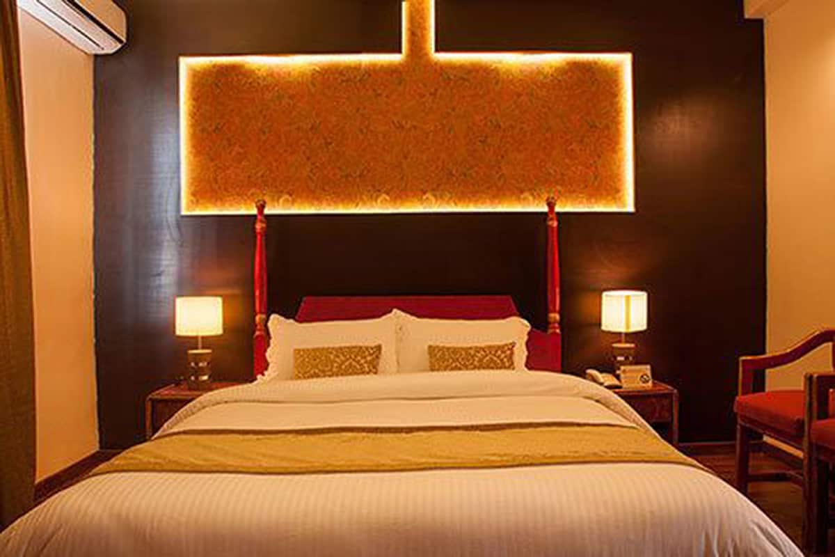 Premium bedding, in-room safe, desk, soundproofing