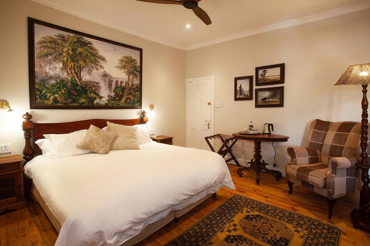 Premium bedding, in-room safe, desk, laptop workspace