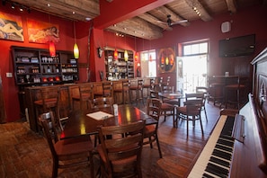 Bar (in der Unterkunft)