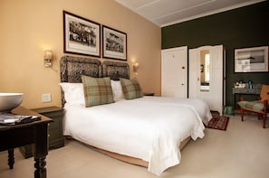 Standard Room (Klein Karoo) | Premium bedding, in-room safe, individually decorated - Karoo Art Hotel (Barrydale)