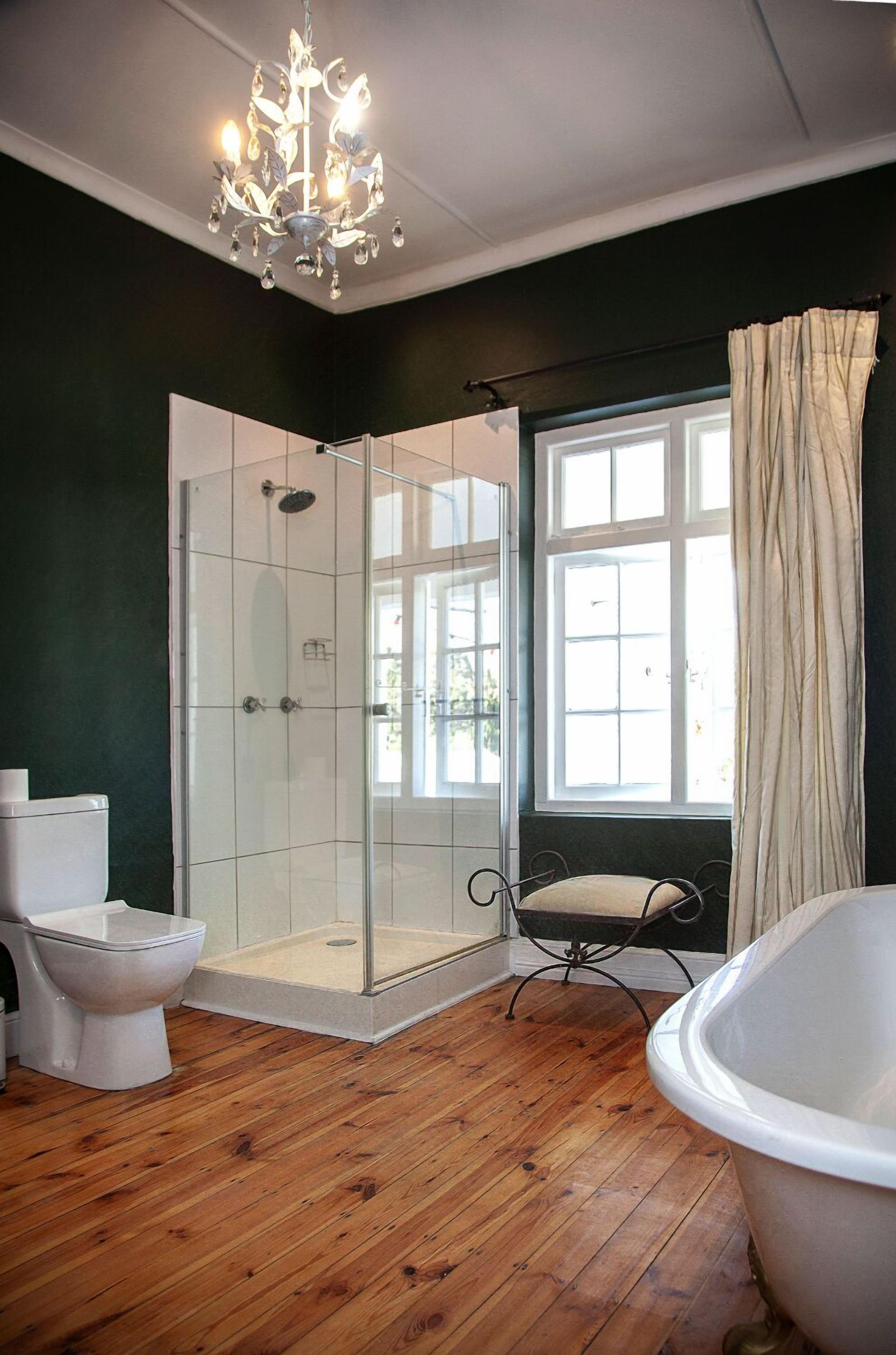 luxury suite (garden suite) | bathroom | free toiletries, hair dryer, towels