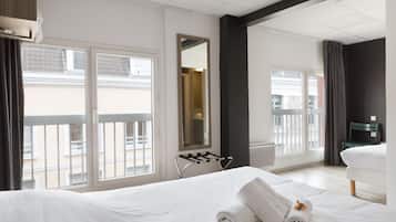 Double Room | Soundproofing, iron/ironing board, free WiFi, bed sheets