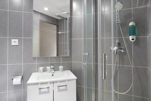 Shower, free toiletries, hair dryer, towels