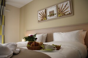 Minibar, coffres-forts dans les chambres, décoration personnalisée